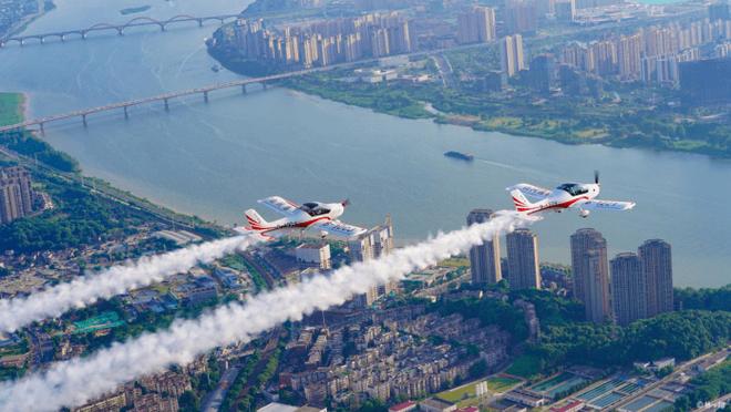 参加珠海航展，体验未来航空的震撼与魅力